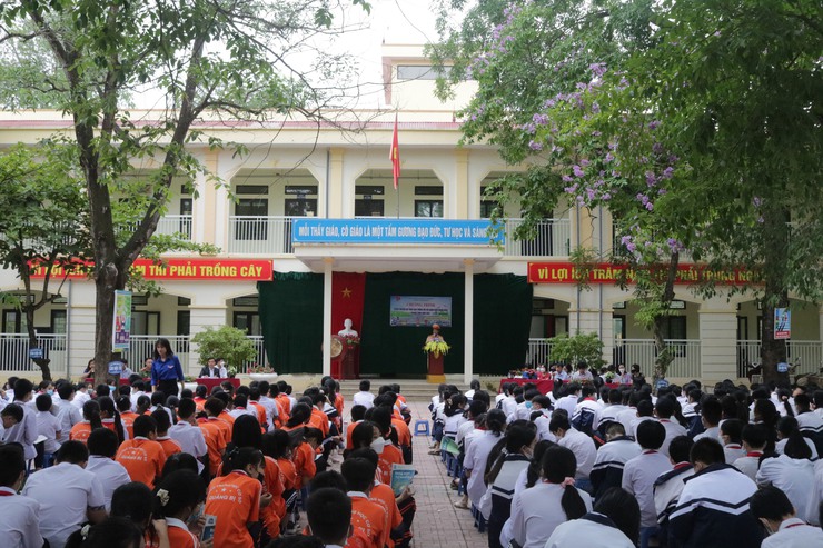 Quảng Bị bảo đảm trật tự an toàn giao thông, an ninh, an toàn và văn hóa học đường năm học mới- Ảnh 1.