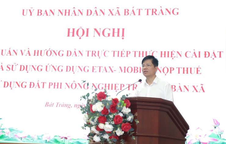 UBND xã Bát Tràng tập huấn, hướng dẫn người dân cài đặt ứng dụng Etax Mobile nộp thuế sử dụng đất phi nông nghiệp- Ảnh 1.