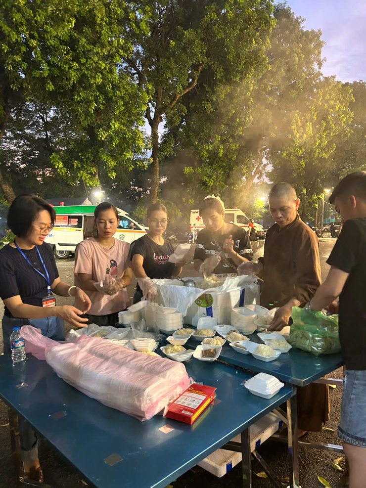 Phường Hai Bà Trưng và công tác tặng quà nhân dịp kỷ niệm 80 năm ngày quốc khánh 2/9/1945 - 2/9/2025- Ảnh 4.
