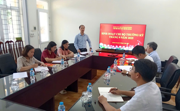 Chi bộ Ban xây dựng Đảng tổ chức sinh hoạt chuyên đề “Đổi mới và nâng cao chất lượng sinh hoạt chi bộ trong giai đoạn mới và công tác ban hành Nghị quyết chi bộ”- Ảnh 1.
