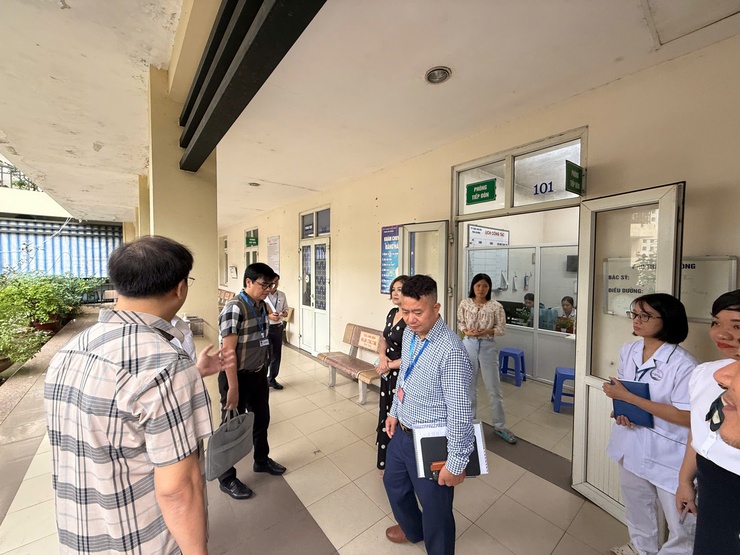 HĐND phường khảo sát chức năng, nhiệm vụ trạm y tế phường Long Biên- Ảnh 2.