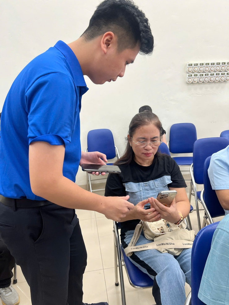 PHƯỜNG LÁNG HỘI NGHỊ TẬP HUẤN, BỒI DƯỠNG KIẾN THỨC VỀ CHUYỂN ĐỔI SỐ CHO CÁC TỔ CHUYỂN ĐỔI SỐ CỘNG ĐỒNG TRÊN ĐỊA BÀN PHƯỜNG- Ảnh 9.