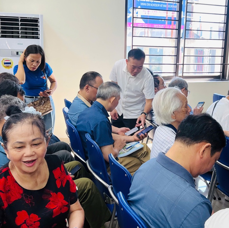 PHƯỜNG LÁNG HỘI NGHỊ TẬP HUẤN, BỒI DƯỠNG KIẾN THỨC VỀ CHUYỂN ĐỔI SỐ CHO CÁC TỔ CHUYỂN ĐỔI SỐ CỘNG ĐỒNG TRÊN ĐỊA BÀN PHƯỜNG- Ảnh 6.