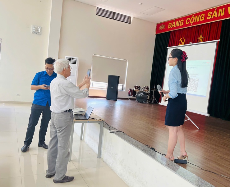 PHƯỜNG LÁNG HỘI NGHỊ TẬP HUẤN, BỒI DƯỠNG KIẾN THỨC VỀ CHUYỂN ĐỔI SỐ CHO CÁC TỔ CHUYỂN ĐỔI SỐ CỘNG ĐỒNG TRÊN ĐỊA BÀN PHƯỜNG- Ảnh 10.