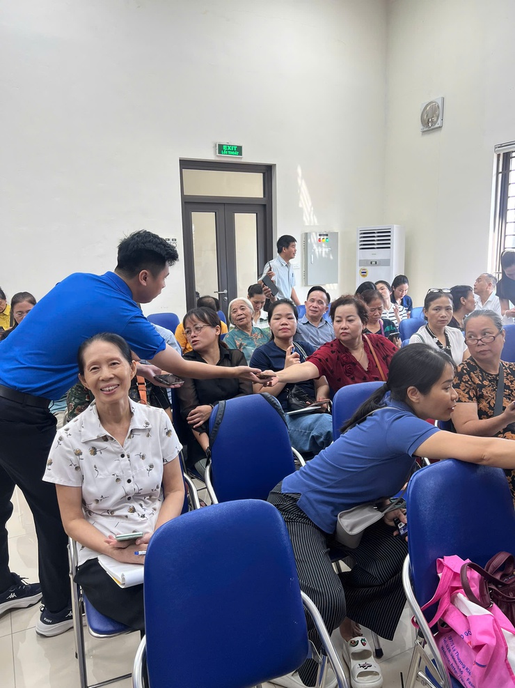 PHƯỜNG LÁNG HỘI NGHỊ TẬP HUẤN, BỒI DƯỠNG KIẾN THỨC VỀ CHUYỂN ĐỔI SỐ CHO CÁC TỔ CHUYỂN ĐỔI SỐ CỘNG ĐỒNG TRÊN ĐỊA BÀN PHƯỜNG- Ảnh 8.
