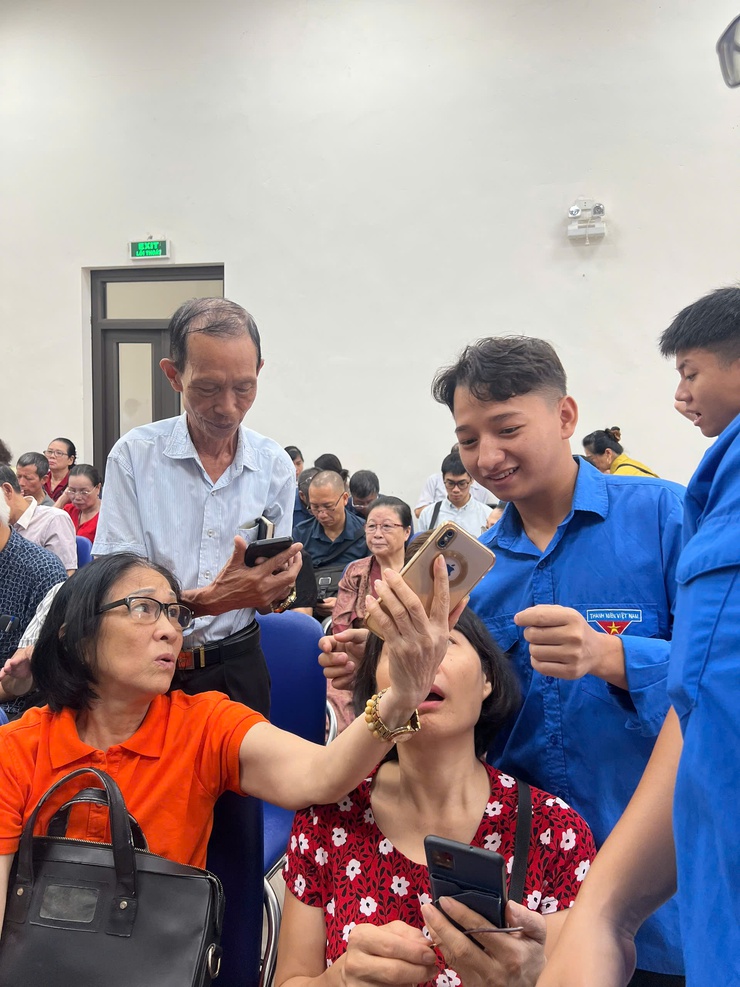 PHƯỜNG LÁNG HỘI NGHỊ TẬP HUẤN, BỒI DƯỠNG KIẾN THỨC VỀ CHUYỂN ĐỔI SỐ CHO CÁC TỔ CHUYỂN ĐỔI SỐ CỘNG ĐỒNG TRÊN ĐỊA BÀN PHƯỜNG- Ảnh 5.