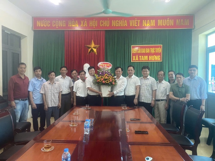 Tam Hưng gặp gỡ Linh mục chính xứ và đại diện Giáo xứ Đàn Giản- Ảnh 2.