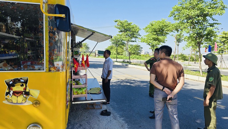 Tổ liên ngành Xã Thiên Lộc kiểm tra công tác đảm bảo trật tự ATGT, TTĐT, VSMT, ATTP, VMĐT tại 20 trường học trên địa bàn xã- Ảnh 4.