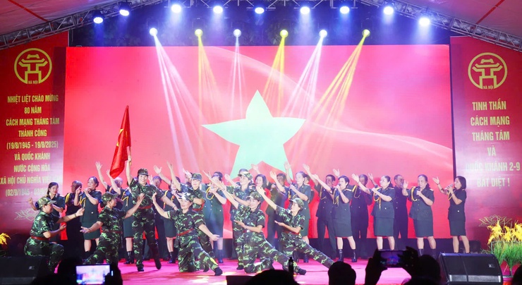 PHƯỜNG ĐÔNG NGẠC TỔ CHỨC CHƯƠNG TRÌNH NGHỆ THUẬT VỚI CHỦ ĐỀ “ĐÔNG NGẠC – TỰ HÀO, NIỀM TIN VÀ KHÁT VỌNG”- Ảnh 4.
