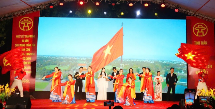 PHƯỜNG ĐÔNG NGẠC TỔ CHỨC CHƯƠNG TRÌNH NGHỆ THUẬT VỚI CHỦ ĐỀ “ĐÔNG NGẠC – TỰ HÀO, NIỀM TIN VÀ KHÁT VỌNG”- Ảnh 6.
