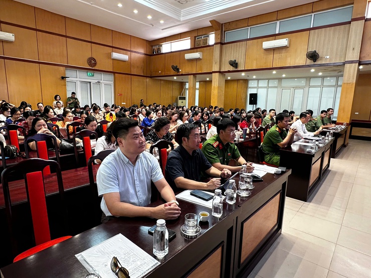 Phường Hai Bà Trưng: Trang bị kiến thức quý cho các thầy cô giáo trước thềm năm học mới.- Ảnh 5. Phường Hai Bà Trưng: Trang bị kiến thức quý cho các thầy cô giáo trước thềm năm học mới.- Ảnh 5.