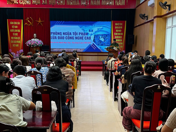 Phường Hai Bà Trưng: Trang bị kiến thức quý cho các thầy cô giáo trước thềm năm học mới.- Ảnh 1.