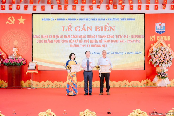 Gắn biển kỷ niệm 80 năm Quốc khánh 2/9 công trình trường THPT Lý Thường Kiệt- Ảnh 3.