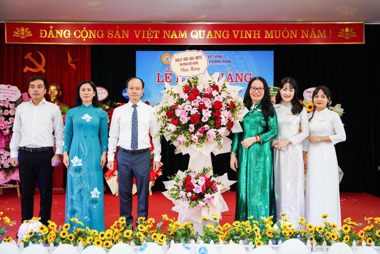 Phường Việt Hưng rộn ràng khai giảng năm học mới 2025-2026- Ảnh 2.