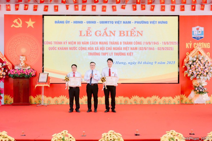 Gắn biển kỷ niệm 80 năm Quốc khánh 2/9 công trình trường THPT Lý Thường Kiệt- Ảnh 4.