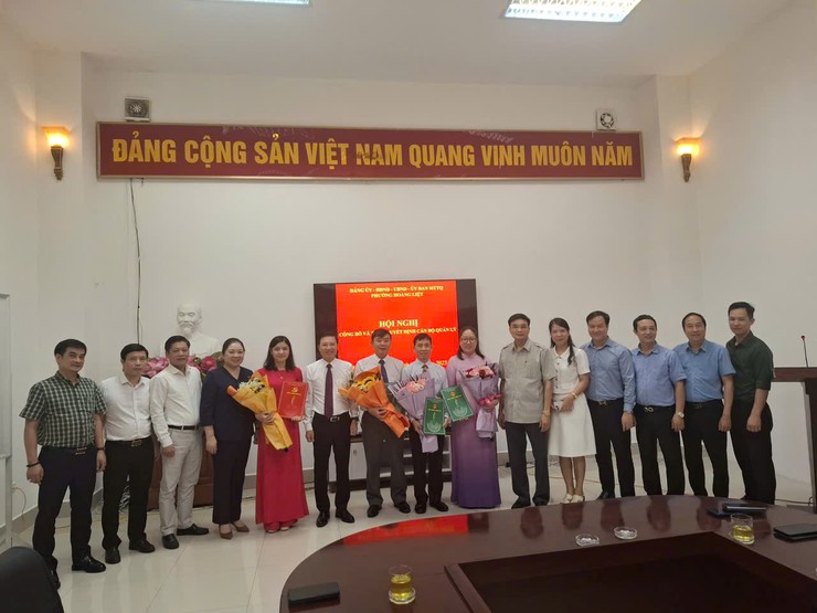 Phường Hoàng Liệt tổ chức Hội nghị công bố và trao Quyết định cán bộ quản lý- Ảnh 1.
