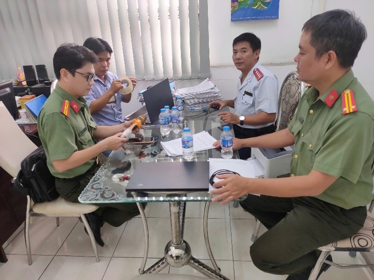Không sản xuất, nhập khẩu, kinh doanh, sử dụng micro không dây có tần số hoạt động không đúng quy định- Ảnh 1.