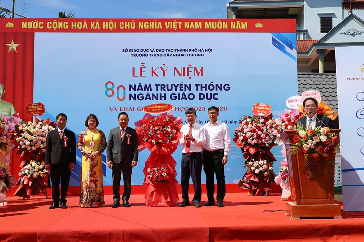 Trường Trung cấp Ngoại thương long trọng tổ chức Lễ khai giảng năm học 2025 – 2026- Ảnh 1.