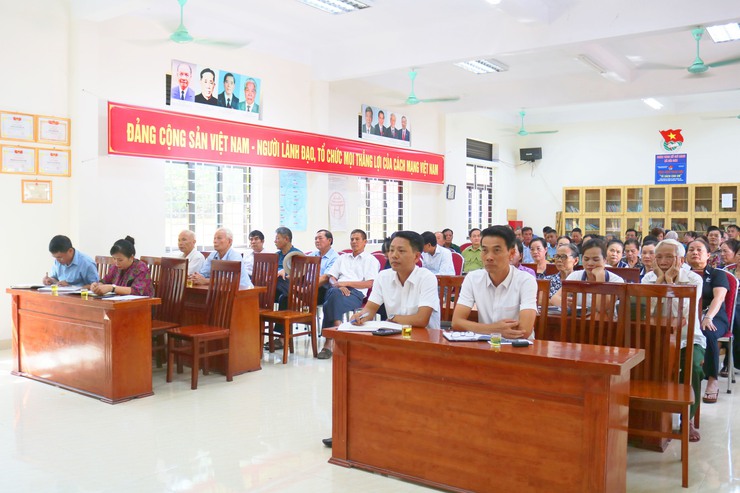 Đồng chí Phùng Văn Tài- Phó Bí thư Thường trực Đảng uỷ xã Quốc Oai dự sinh hoạt chi bộ tại thôn Đa Phúc- Ảnh 1.