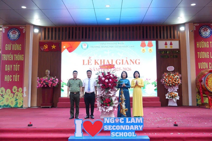 Lãnh đạo phường Bồ Đề dự khai giảng năm học mới 2025-2026 tại các trường học- Ảnh 12.