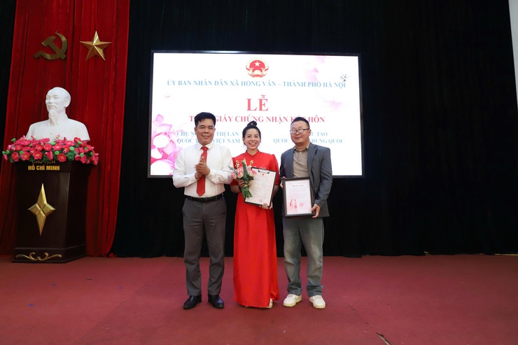 Xã Hồng Vân lần đầu trao Giấy đăng ký kết hôn cho người có quốc tịch nước ngoài- Ảnh 3.