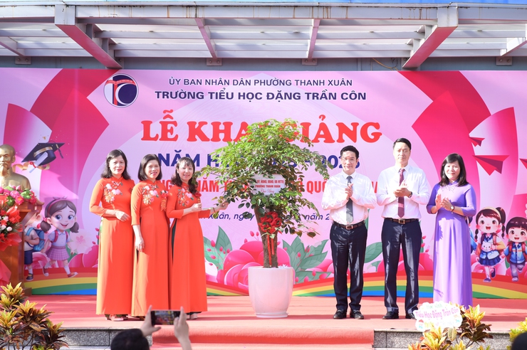 Các trường học phường Thanh Xuân bước vào năm học mới 2025-2026 với khí thế “Kỷ cương - Sáng tạo - Đột phá - Phát triển”- Ảnh 1.