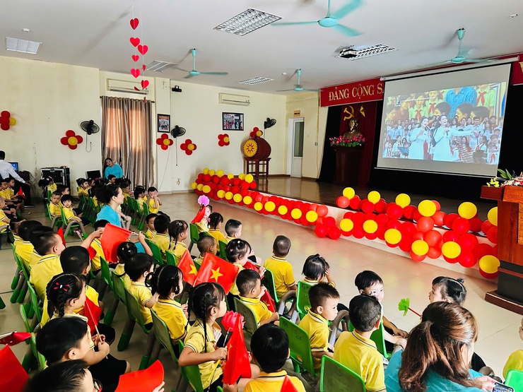Phường Ô Chợ Dừa : Rực rỡ ngày Khai giảng năm học mới- Ảnh 4.