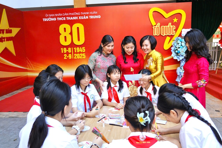 Các trường học phường Thanh Xuân bước vào năm học mới 2025-2026 với khí thế “Kỷ cương - Sáng tạo - Đột phá - Phát triển”- Ảnh 2.