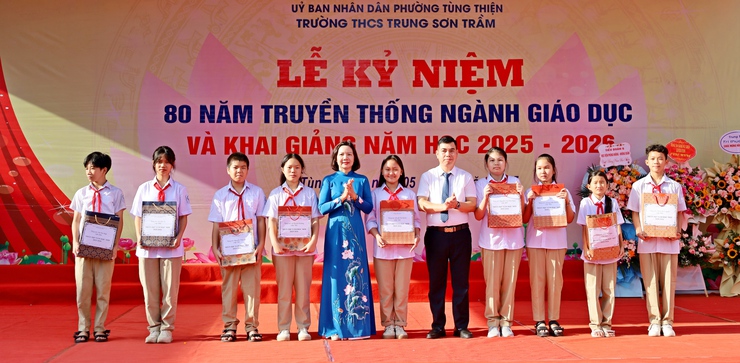 Phường Tùng Thiện tưng bừng khai giảng năm học mới 2025-2026- Ảnh 1.