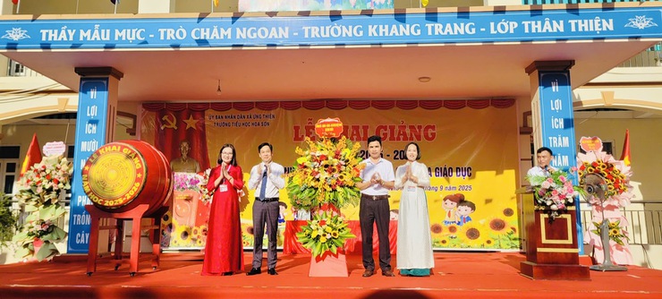 Tất cả 19 trường học: Mầm non, tiểu học, trung học cơ sở, trung học phổ thông trên địa bàn xã Ứng Thiên, thành phố Hà Nội tổ chức khai giảng năm học mới 2025-2026- Ảnh 7.