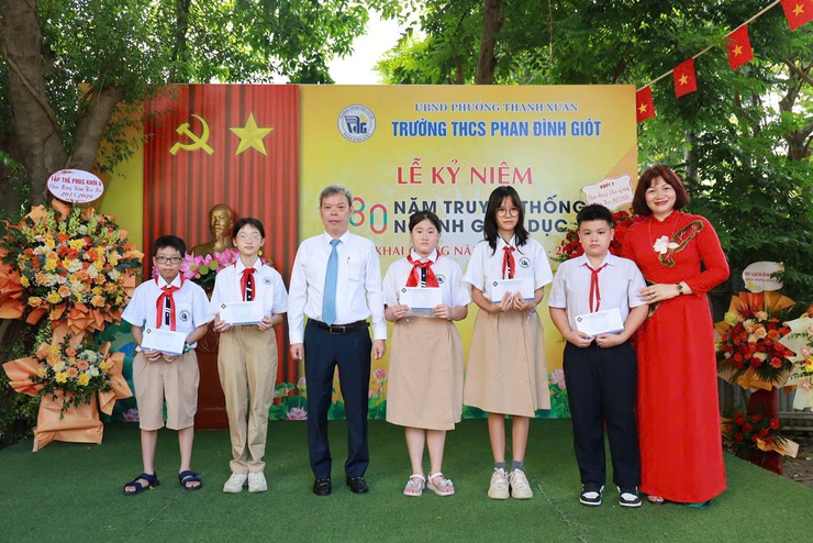 Các trường học phường Thanh Xuân bước vào năm học mới 2025-2026 với khí thế “Kỷ cương - Sáng tạo - Đột phá - Phát triển”- Ảnh 3.