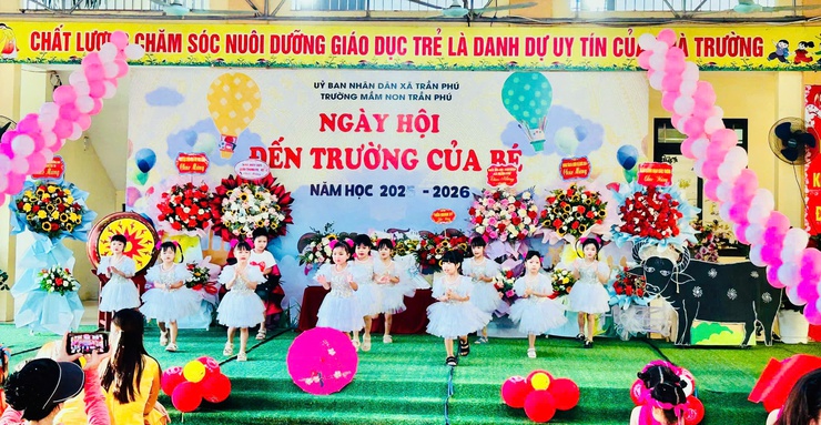 Trần Phú: thành lập 17 đoàn đi tặng hoa, chúc mừng các trường nhân dịp khai giảng năm học mới- Ảnh 12.