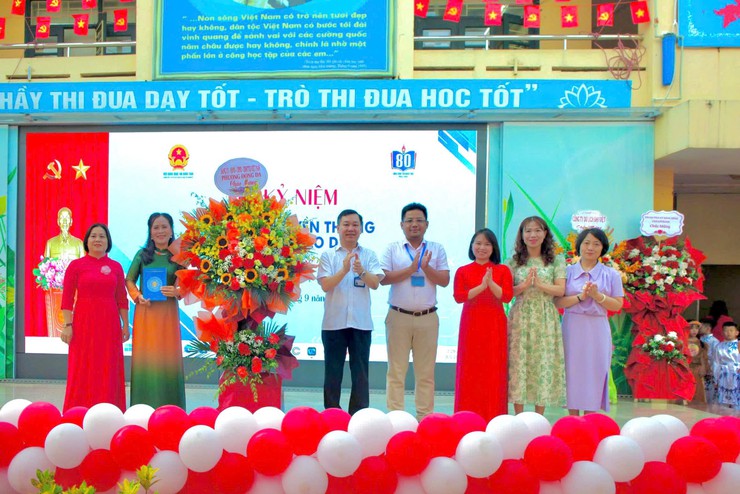 RỘN RÀNG KHÔNG KHÍ KHAI GIẢNG NĂM HỌC MỚI TRÊN ĐỊA BÀN PHƯỜNG ĐỐNG ĐA- Ảnh 4.