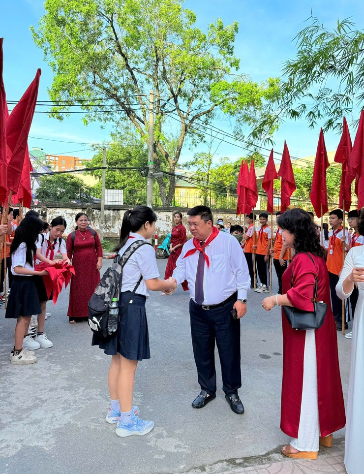 RỘN RÀNG KHÔNG KHÍ KHAI GIẢNG NĂM HỌC MỚI TRÊN ĐỊA BÀN PHƯỜNG ĐỐNG ĐA- Ảnh 2.