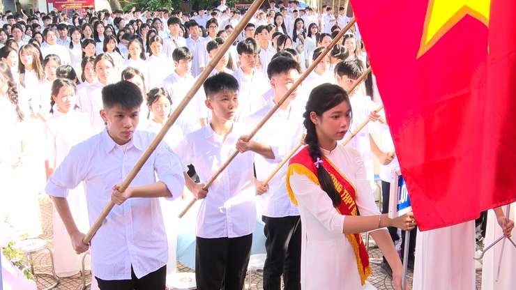 Trường THPT Đồng Quan: Tưng bừng khai giảng năm học mới 2025 - 2026- Ảnh 2.