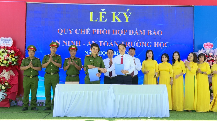 Trường THPT Đồng Quan: Tưng bừng khai giảng năm học mới 2025 - 2026- Ảnh 3.