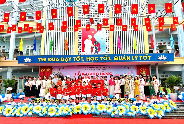 Các trường học phường Thanh Xuân bước vào năm học mới 2025-2026 với khí thế “Kỷ cương - Sáng tạo - Đột phá - Phát triển”- Ảnh 6.