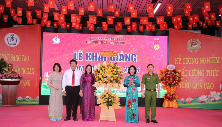 Lãnh đạo phường Bồ Đề dự khai giảng năm học mới 2025-2026 tại các trường học- Ảnh 7.