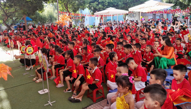 Liên Minh: Náo nức ngày khai giảng năm học mới- Ảnh 2.