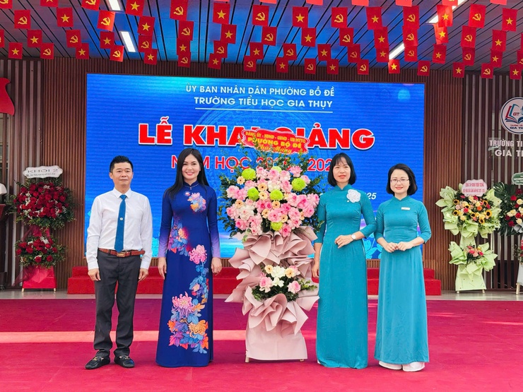 Lãnh đạo phường Bồ Đề dự khai giảng năm học mới 2025-2026 tại các trường học- Ảnh 2.