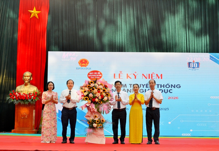 Phường Tùng Thiện tưng bừng khai giảng năm học mới 2025-2026- Ảnh 2.