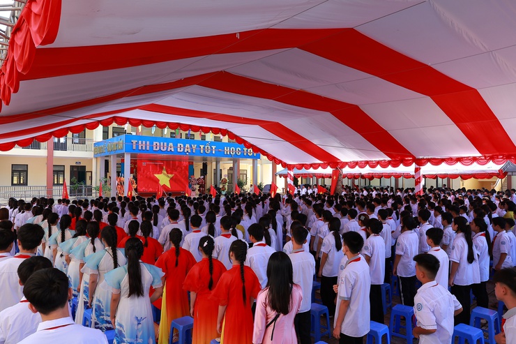 Trường THCS Hoàng Văn Thụ tưng bừng khai giảng năm học 2025-2026- Ảnh 1.