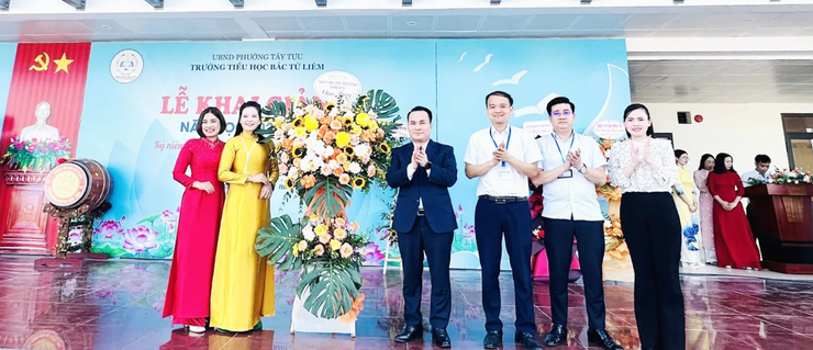 Cán bộ, giáo viên, học sinh các trường học trên địa bàn phường Tây Tựu náo nức, phấn khởi chào đón năm học mới- Ảnh 6.