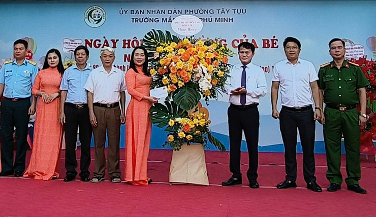 Cán bộ, giáo viên, học sinh các trường học trên địa bàn phường Tây Tựu náo nức, phấn khởi chào đón năm học mới- Ảnh 9.