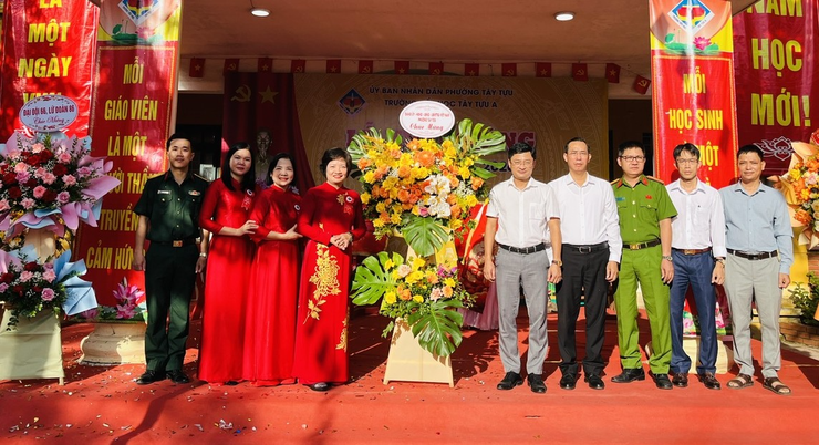 Cán bộ, giáo viên, học sinh các trường học trên địa bàn phường Tây Tựu náo nức, phấn khởi chào đón năm học mới- Ảnh 10.