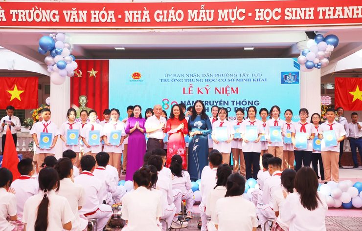 Cán bộ, giáo viên, học sinh các trường học trên địa bàn phường Tây Tựu náo nức, phấn khởi chào đón năm học mới- Ảnh 5.