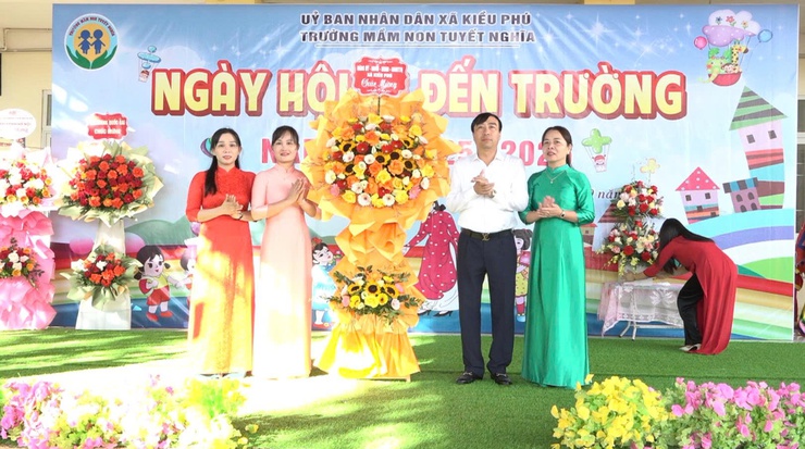 Xã Kiều Phú tổ chức 20 Đoàn công tác tổ chức dự và chúc mừng năm Lễ khai giảng năm học mới 2025-2026 tại 20 cơ sở giáo dục công lập trên địa bàn- Ảnh 2.