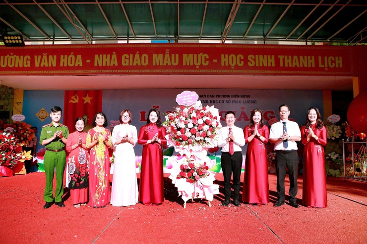 Trên 15 ngàn học sinh phường Kiến Hưng tưng bừng dự Lễ khai giảng năm học mới- Ảnh 4.