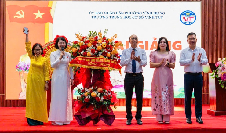 CÁC TRƯỜNG TRÊN ĐỊA BÀN PHƯỜNG VĨNH HƯNG TƯNG BỪNG TỔ CHỨC LỄ KHAI GIẢNG NĂM HỌC 2025 – 2026- Ảnh 2.
