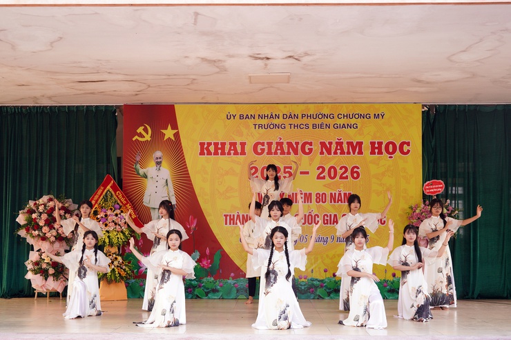 Bí thư Đảng uỷ phường Chương Mỹ dự Lễ khai giảng tại trường THCS Biên Giang- Ảnh 5.